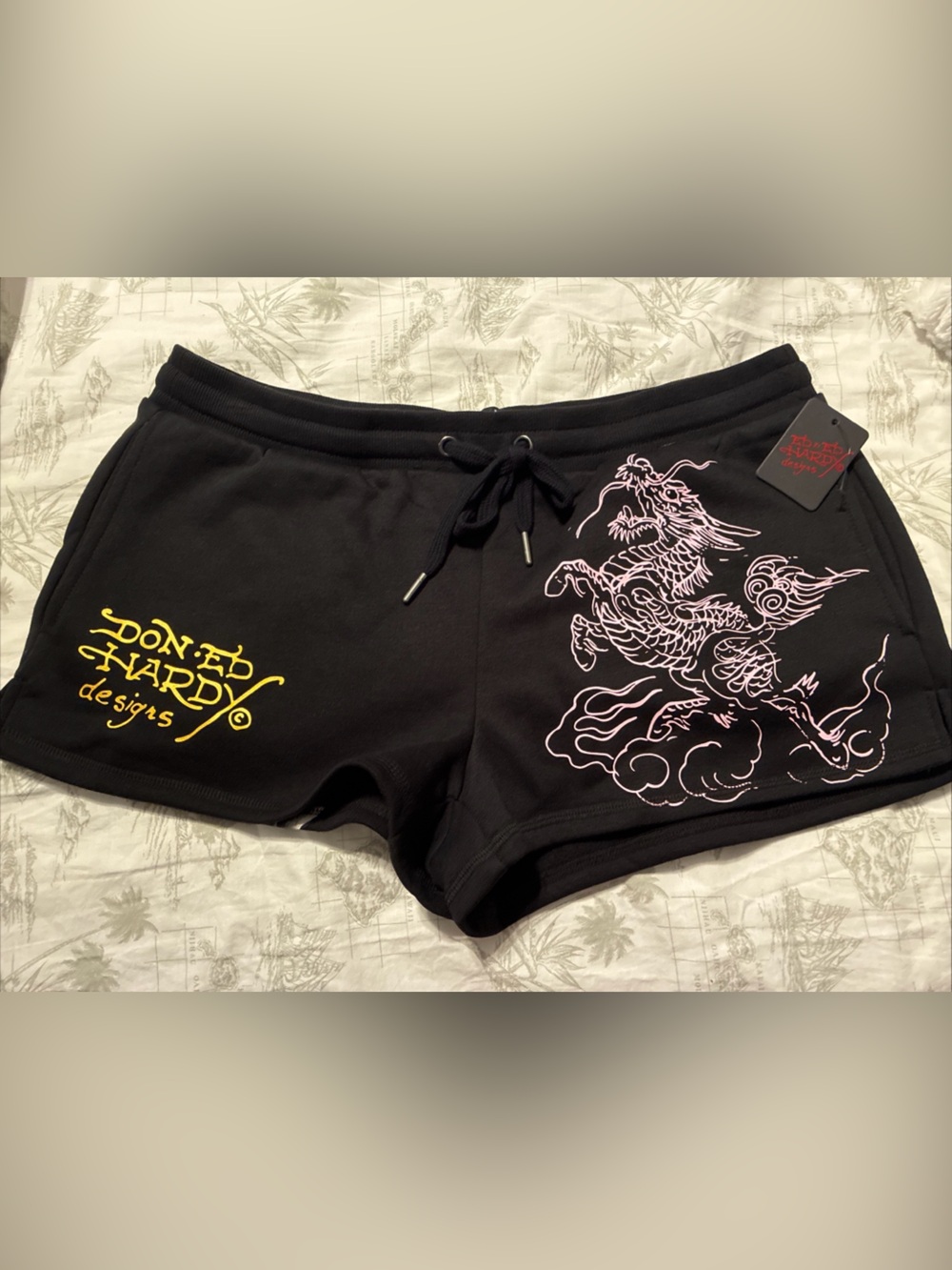 Ed hardy ladies shorts w/pockets size XL